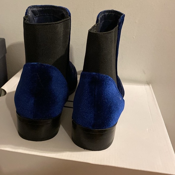 Suede navy blue ankle boots - Picture 2 of 3